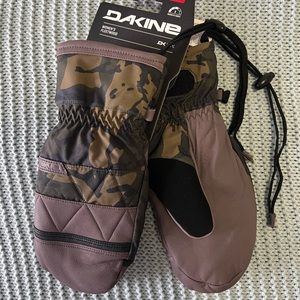 NWT Dakine ski/snowboard mittens
